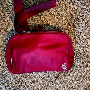 Wine Berry 2L lululemon everyday belt bag Brand NWT never used